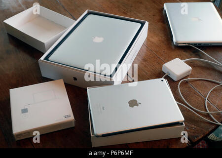 Nuovo tablet Ipad e il nuovo Mac Book Air. Ginevra. La Svizzera. Foto Stock