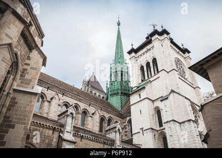La facciata della Saint Peters Cathedral, Ginevra, Svizzera Foto Stock