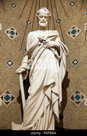 Saint-Pierre de Neuilly chiesa cattolica. Neuilly, Francia. San Giuseppe statua. Foto Stock