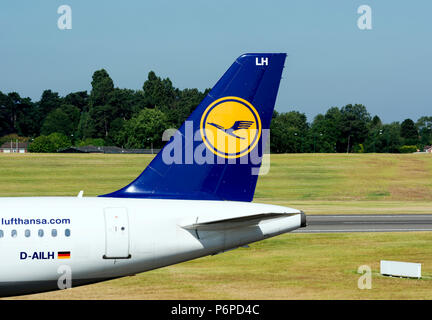 Lufthansa Airbus A319-114 coda all'Aeroporto di Birmingham, UK (D-AILH) Foto Stock