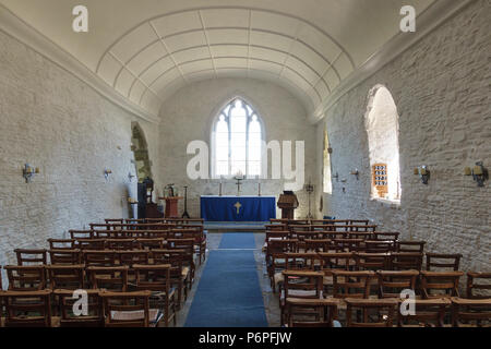 Chiesa di Santa Maria, Pilleth, nei pressi di Knighton, Powys, Wales, Regno Unito. Il semplice interno dipinto di bianco. La chiesa è stata restaurata nel 2004 Foto Stock