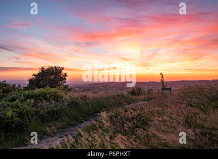 Bella Estate tramonto dalla cima del famoso Sutton Bank - la più grande vista in Yorkshire e Inghilterra Foto Stock