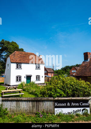 Kennet & Avon Canal fiducia sale da tè, Fiume Kennet, Aldermaston Wharf, Berkshire, Inghilterra, Regno Unito, GB. Foto Stock