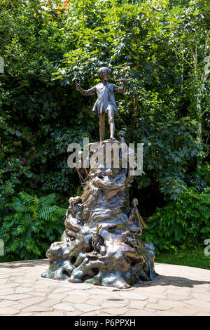 Il bronzo Peter Pan scultura da Sir George Frampton in Hyde Park, London, Regno Unito Foto Stock