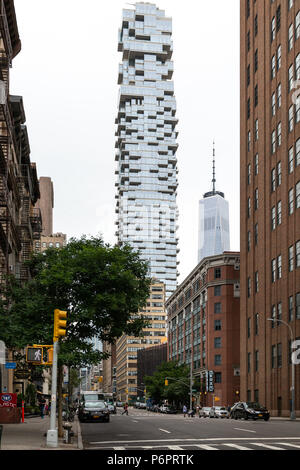 La città di New York / STATI UNITI D'America - 27 GIU 2018: 56 Leonard Street grattacielo a Tribeca, New York City Foto Stock