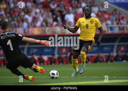 Farouk Ben Mustapha (TUN), Romelu Lukaku (BEL), la Coppa del Mondo FIFA Russia 2018 Gruppo G match tra Belgio 5-2 in Tunisia Spartak Stadium di Mosca, Russia, 23 giugno 2018. (Foto di ESTREMO ORIENTE PREMERE/AFLO) Foto Stock