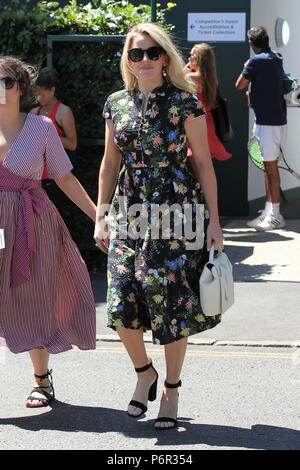 Londra, Regno Unito, 2 luglio 2018. Ellie Goulding ha visto arrivare per il torneo di tennis di Wimbledon 2018 credito: Foto Stock