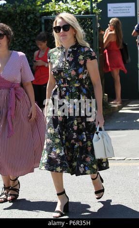 Londra, Regno Unito, 2 luglio 2018. Ellie Goulding ha visto arrivare per il torneo di tennis di Wimbledon 2018 credito: Foto Stock