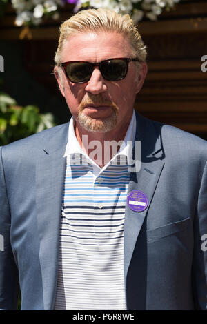 Il torneo di Wimbledon, Londra, Regno Unito. 2 Luglio, 2018. Ex tedesco giocatore di tennis Boris Becker arriva a partecipare a Wimbledon Tennis Championships 2018, giorno 1. Londra, Regno Unito, 02 luglio 2018 Credit: Raymond codolo/Alamy Live News Foto Stock