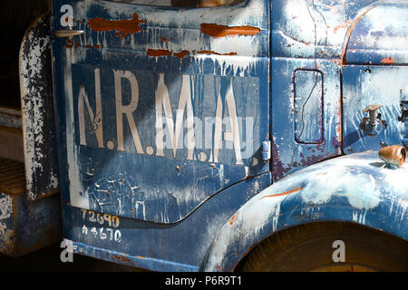 Le strade nazionali e l'associazione degli automobilisti NRMA vintage carrello di traino sul display al Glen innes camion e trattori mostrano nel Nuovo Galles del Sud settentrionale Foto Stock