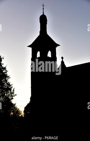 Silhouette della guglia di san patrizio chiesa cattolica in Glen innes, Nuovo Galles del Sud, Australia Foto Stock