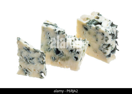 Danese formaggio blu isolato su sfondo bianco con tracciato di ritaglio Foto Stock