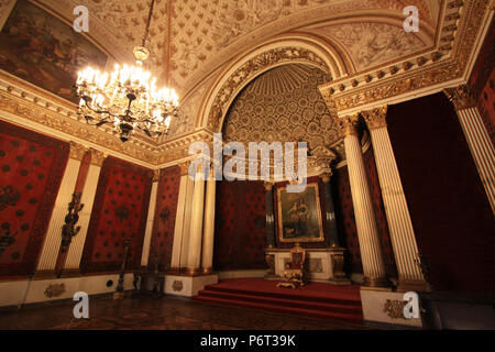 Piccola sala del trono di imperatore Pietro il Grande a stato Museo Hermitage di San Pietroburgo, Russia Foto Stock