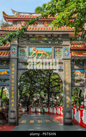 Ingresso colorato del Tigerbalm (Haw Par Villa) Giardino, Singapore Foto Stock