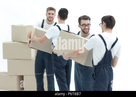 Foto di lavoratori che passano ogni altre caselle quando cappelli mobili. Foto Stock