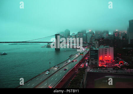 Vista dal ponte di Manhattan, NY Foto Stock