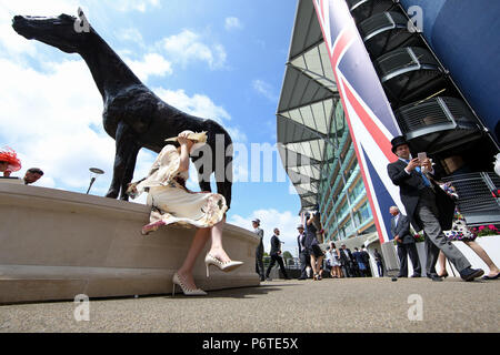 Royal Ascot, moda, il Signore giorno, all'ippodromo Foto Stock