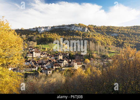 Il villaggio di Autoire in autunno, Lot, Midi-Pirenei, Francia Foto Stock