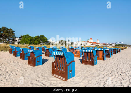 Spiaggia e cesti, Kurhaus Binz, RÃ¼gen Isola, Meclemburgo-Pomerania Occidentale, Germania Foto Stock