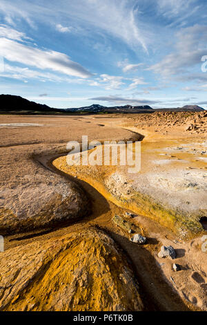 Hverir, Krafla caldera, Myvatn Regione Nord dell'Islanda. Attività geotermica. Foto Stock