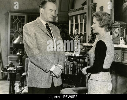 Attori George Sanders e Vera Miglia nel film un tocco di misfatti, 1960 Foto Stock