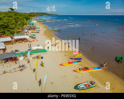 Busy Summer Day a Laiya, San Juan, Batangas Foto Stock