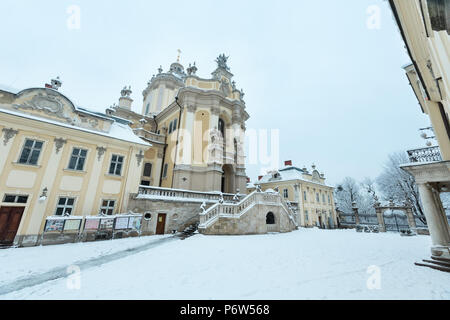 LVIV, Ucraina - Dicembre 04, 2017: Duomo di San Giorgio (build nel 1746-1762, progettato dall'architetto Bernardo Meretyn e scultore Johann Georg Pinsel). Foto Stock