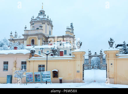 LVIV, Ucraina - Dicembre 04, 2017: Duomo di San Giorgio (build nel 1746-1762, progettato dall'architetto Bernardo Meretyn e scultore Johann Georg Pinsel). Foto Stock