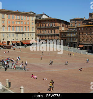 SIENA, Italia - Luglio 05, 2008: Piazza del Campo è la piazza principale di Siena Foto Stock