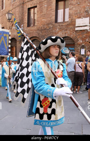 SIENA, Italia - 16 agosto 2008: Marching Band al Palio di Siena festival, Siena (Siena), Provincia di Siena, Regione Toscana, Italia Foto Stock