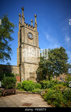 Torre di ex Holly Mount scuola nel vecchio giardino di piegatura 1839 eretto dagli onorevoli Whitehead come scuola di fabbrica. Lancaster, lancashire Foto Stock