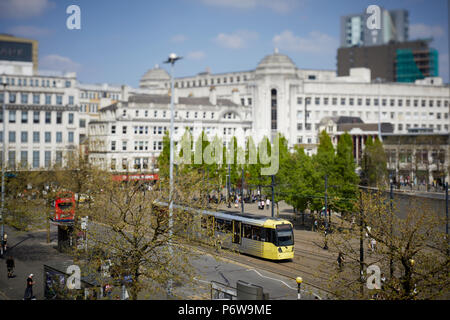 Piccadilly Gardens stazione bus Manchester City Centre bus e tram Metrolink interchange Foto Stock