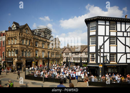 Manchester il vecchio Wellington Inn & del Sinclair Oyster Bar - Il caos Foto Stock