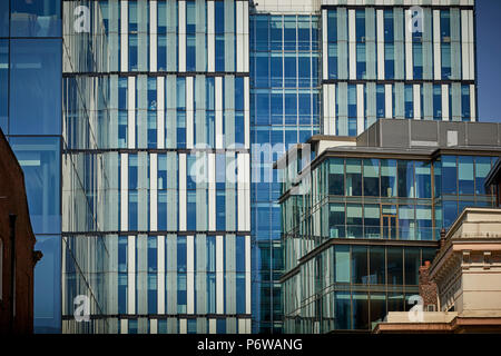 Manchester Spinningfields, Spinningfields elegante centro finanziario della città e una destinazione popolare per il divertimento e lo shopping, 1 Hardman Square. Foto Stock