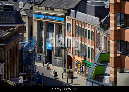 Rochdale Town Center, Yorkshire Street, la strada principale dello shopping di Greater Manchester Foto Stock