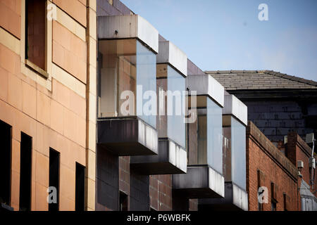 Rochdale town center Yorkshire street uffici modernista sopra B&M store Foto Stock