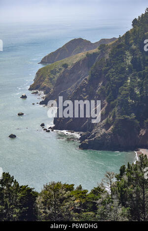 Un deserto e incontaminato tratto di Marin County costa solo pochi minuti dal trambusto del Golden Gate Bridge e il centro cittadino di San Francisco, CA Foto Stock