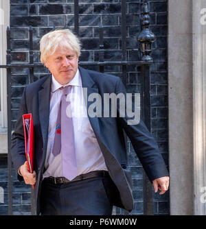 Londra, Regno Unito. 3 Luglio, 2018. Boris Johnson MP PC, Segretario agli Affari Esteri, , lascia la riunione del gabinetto a 10 Downing Street, Londra Credit Ian Davidson/Alamy Live News Foto Stock