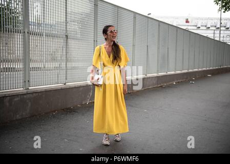 Parigi, Frankreich. 01 Luglio, 2018. Anastasia che pongono al di fuori della pista Vetements visualizza durante la Haute Couture della settimana della moda a Parigi - Luglio 1, 2018 - Credit: Pista Manhattan ***per solo uso editoriale*** | Verwendung weltweit/dpa/Alamy Live News Foto Stock