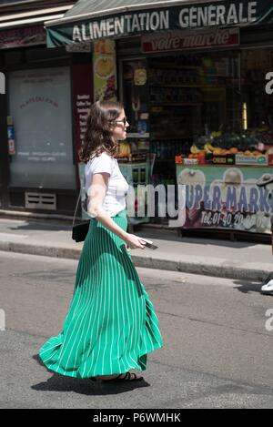 Parigi, Frankreich. 01 Luglio, 2018. Elena in posa al di fuori della pista Aganovich visualizza durante la Haute Couture della settimana della moda a Parigi - Luglio 1, 2018 - Credit: Pista Manhattan ***per solo uso editoriale*** | Verwendung weltweit/dpa/Alamy Live News Foto Stock