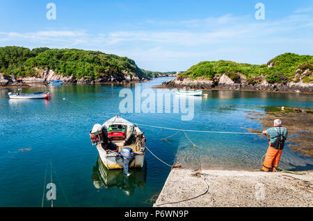 Lackbeg, Burtonport, County Donegal, Irlanda meteo. Il 3° luglio 2018. Granchi e aragoste pescatori arrivano di nuovo in questo piccolo porto in Irlanda del nord-ovest della costa su un altro giorno di tempo caldo. Credito: Richard Wayman/Alamy Live News Foto Stock