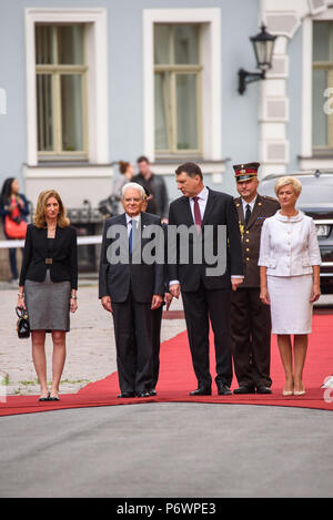 Riga, Lettonia. Il 3° luglio 2018. Presidente di Italia Sergio Mattarella e la sig.ra Laura Mattarella arriva per ufficiali di stato in visita di Riga, Lettonia. Credito: Gints Ivuskans/Alamy Live News Foto Stock