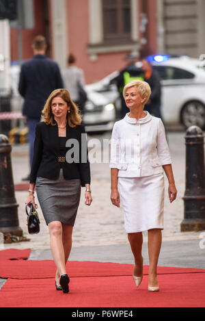 Riga, Lettonia. Il 3° luglio 2018. Presidente di Italia Sergio Mattarella e la sig.ra Laura Mattarella arriva per ufficiali di stato in visita di Riga, Lettonia. Credito: Gints Ivuskans/Alamy Live News Foto Stock