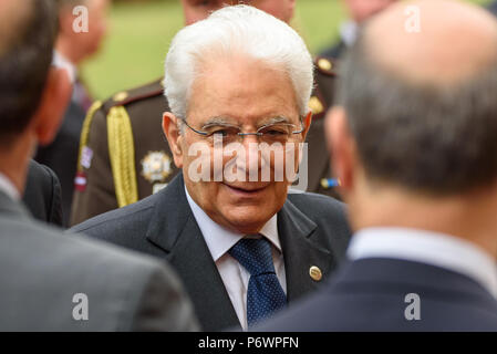 Riga, Lettonia. Il 3° luglio 2018. Presidente di Italia Sergio Mattarella e la sig.ra Laura Mattarella arriva per ufficiali di stato in visita di Riga, Lettonia. Credito: Gints Ivuskans/Alamy Live News Foto Stock