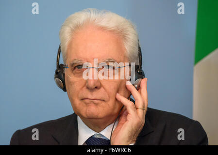 Riga, Lettonia. 3 Luglio, 2018. 03.07.2018. RIGA, Lettonia. Conferenza stampa del presidente di Italia Sergio Mattarella e Presidente della Lettonia, Raimonds Vejonis in Riga, Lettonia. Credito: Gints Ivuskans/Alamy Live News Foto Stock