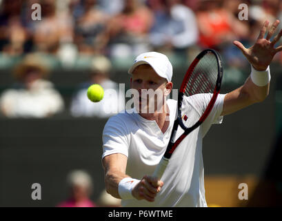 Londra, Inghilterra - Luglio 3rd, 2018. Grande Brtiain's Kyle Edmund in azione durante la sua prima partita contro l'Australia Alex bullone. Credito: Adam Stoltman/Alamy Live News Foto Stock