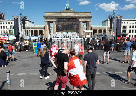 Germania Berlino. 03 Luglio, 2018. Solo pochi tifosi guardare la Svizzera vs. Sweeden match del round di 16 alla Coppa del Mondo 2018. Credito: Paolo Zinken/dpa/Alamy Live News Foto Stock
