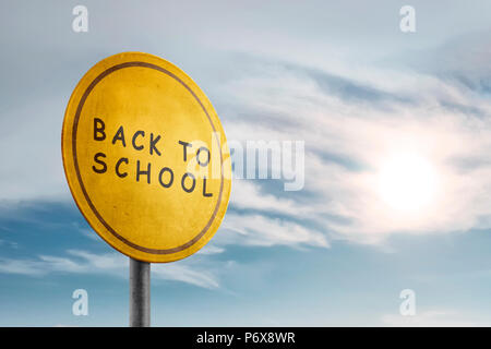 Si torna a scuola accedi all'aperto Foto Stock