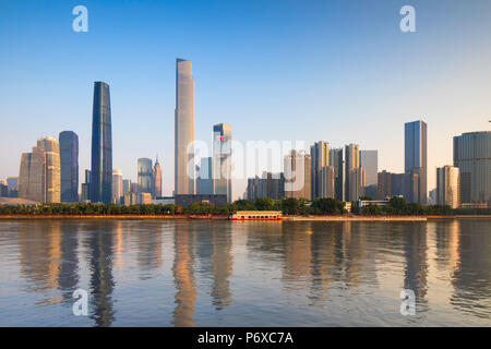 Skyline di Tianhe, Guangzhou, Guangdong, Cina Foto Stock