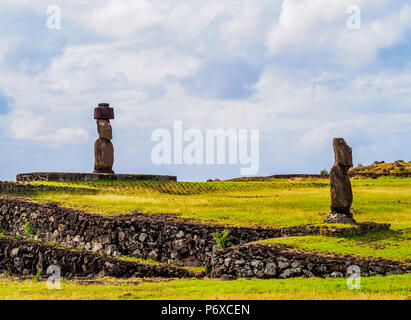 Moais in Tahai complesso archeologico, Parco Nazionale di Rapa Nui, Isola di Pasqua, Cile Foto Stock